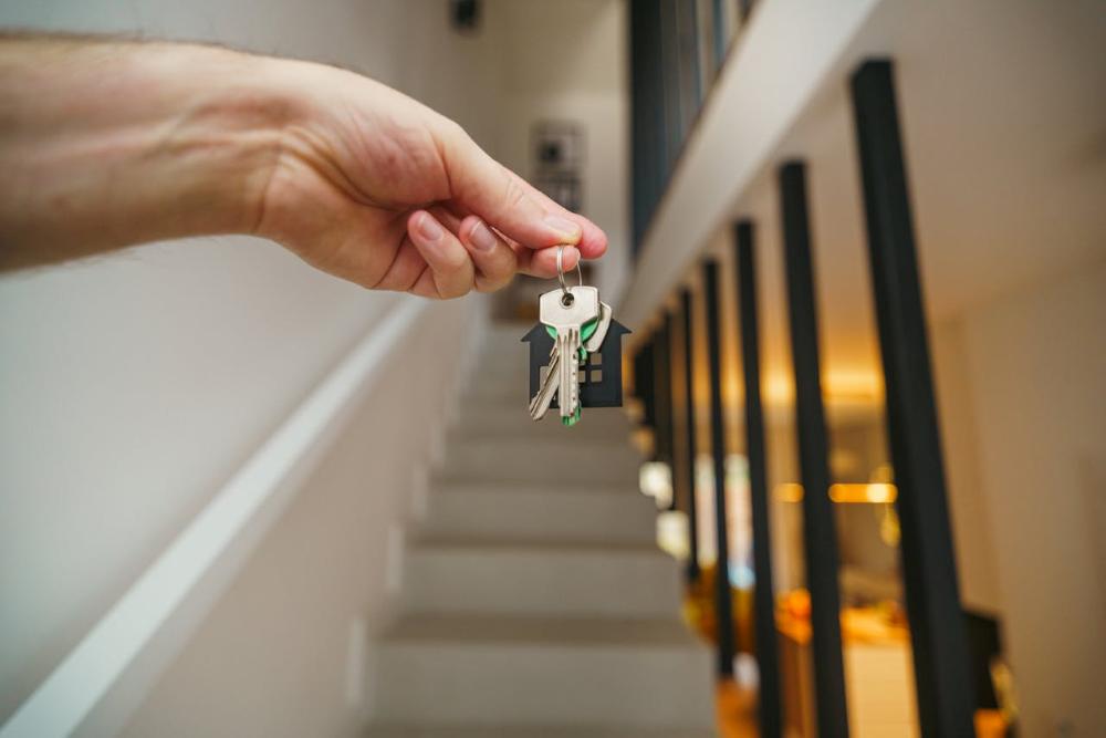 Afgestuurde-student-checkt-hypotheek-mogelijkheden-met-studieschuld